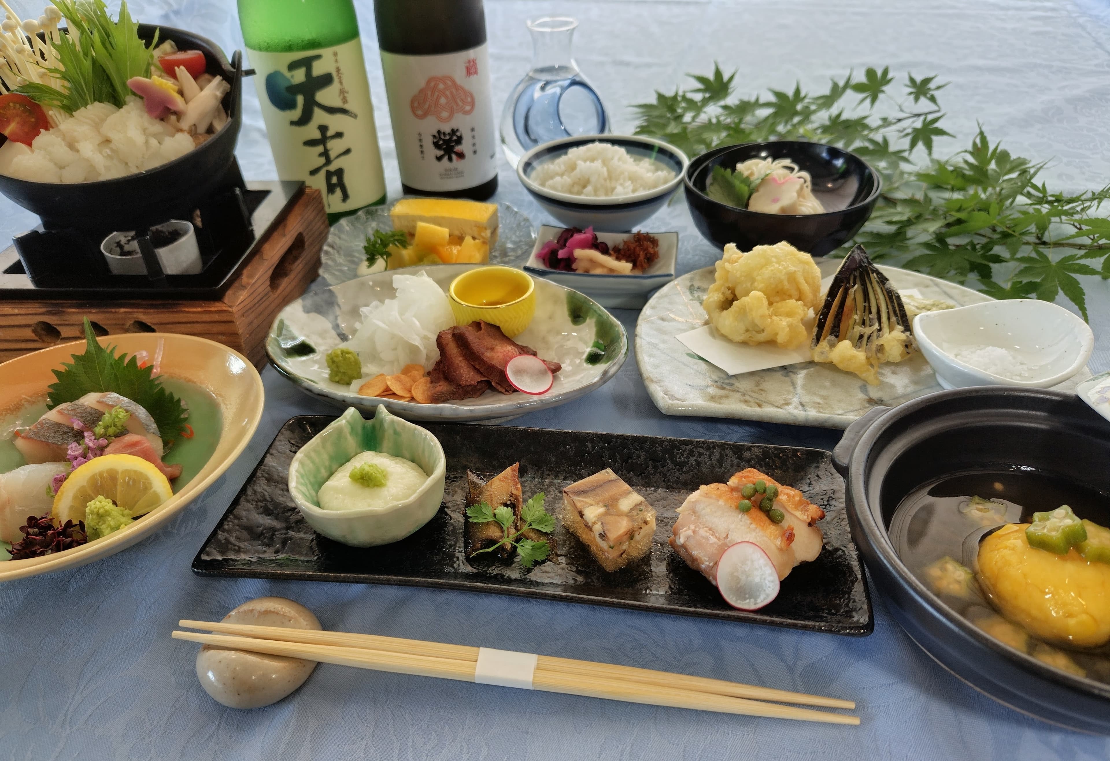 夏会席の一例。旬の食材を活かした彩り豊かな会席料理