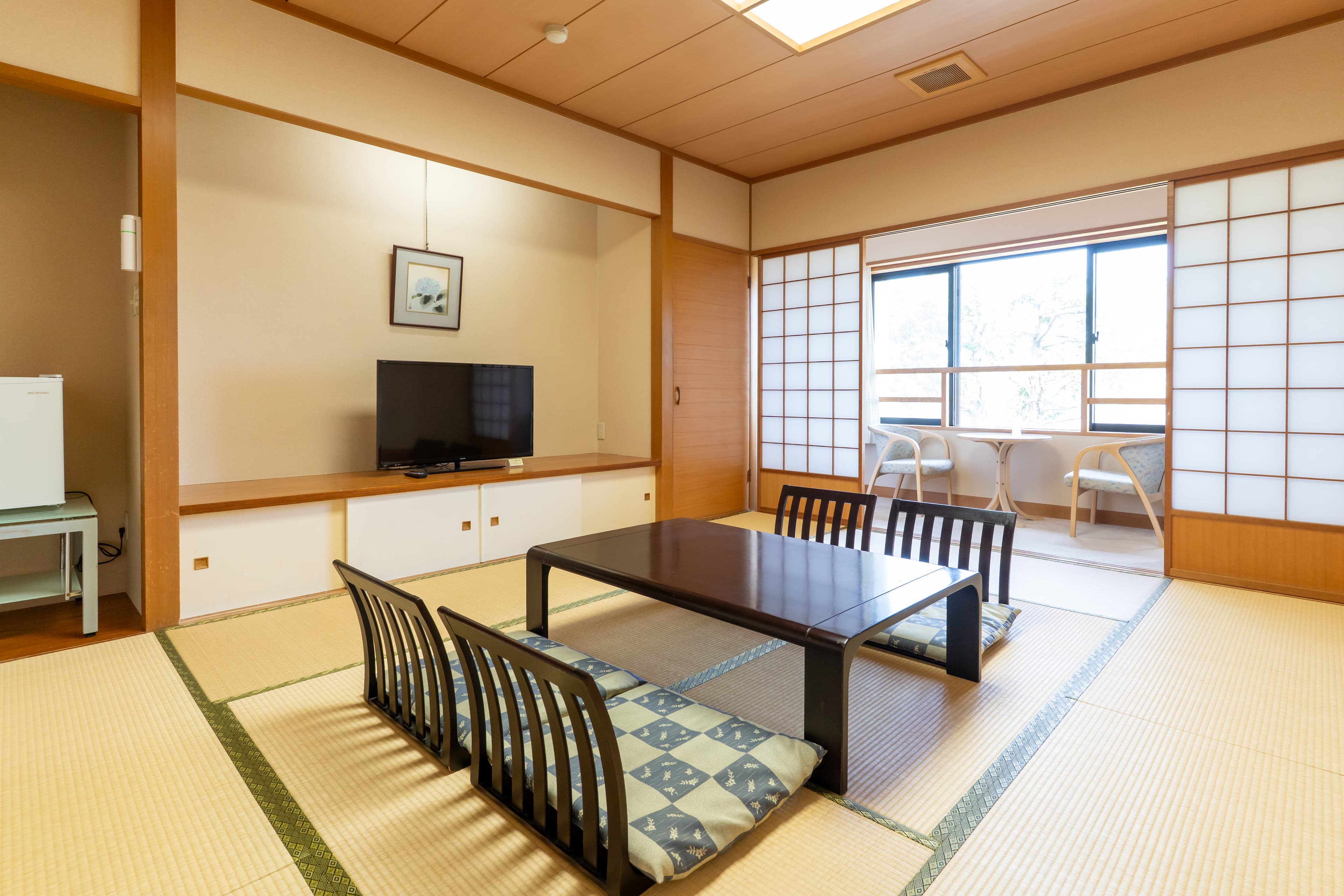 強羅荘の和室（4名定員）。畳の客室の内観（1枚目）